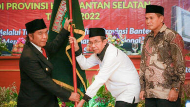 Pj Gubernur Banten, Al Muktabar lepas kafilah Provinsi Banten ke MTQ Kalimanatan Selatan. Foto: Biro Adpim Banten