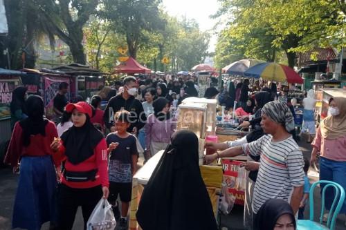 Suasana Alun-alun Multatulis Rangksbitung. Foto: Antara