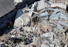 Bangunan mushola Ponpes Al Khoziny di Sidoarjo yang ambruk. Foto: Antara