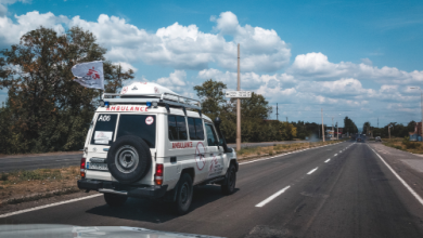 Ambulans MSF yang mengankut korban perang Ukraina. Foto: MSF