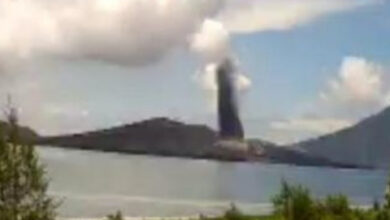 Aktivitas Gunung Anak Krakatau, Minggu (9/4/2023). Foto: PVMB