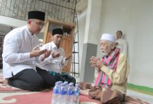 Andika Hazrumy, Bakal Calon Bupati Serang bersama Abuya Dimyat. Foto: Budi Wahyu Iskandar