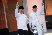 Andika Hazrumy - Nanang Supriatna dalam debat kedua KPU Kab Serang. Foto: Budi Wahyu Iskandar