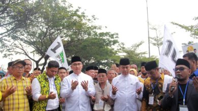 Andika Hazrumy - Nanang Supriatna, Cabup Serang dan Cawabup Serang dalam kampanye damai. Foto: Budi Wahyu Iskandar