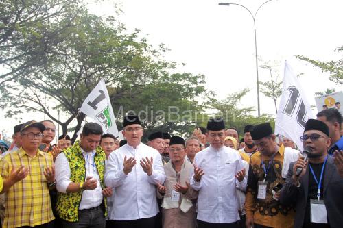 Andika Hazrumy - Nanang Supriatna, Cabup Serang dan Cawabup Serang dalam kampanye damai. Foto: Budi Wahyu Iskandar