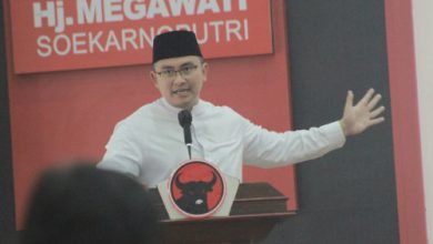 Andika Hazrumy, Calon Bupati Serang di depan kader PDIP Kabupaten Serang. Foto: Budi Wahyu Iskandar