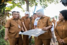 Gubernur Banten, Andra Soni meninjau lokasi yang baka dijadikan relokasi SMAN 3 Rangkasbitung. Foto Biro Adpim Banten
