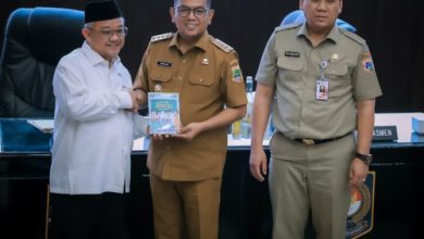 Gubernur Banten, Andra Soni bersama Mendikdasmen, Abdul Muti. Foto Biro Adpim Banten