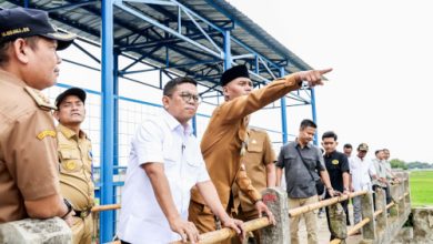 Gubernur Banten, Andra Soni meninjau salah satu infrastruktur irigasi di Lebak. Foto Biro Adpim Banten