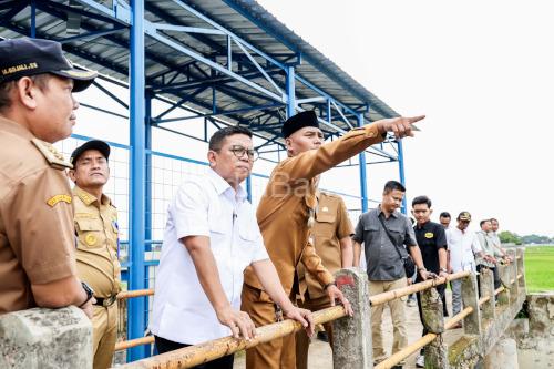 Gubernur Banten, Andra Soni meninjau salah satu infrastruktur irigasi di Lebak. Foto Biro Adpim Banten