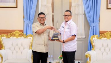 Gubernur Banten, Andra Soni bersama Ketua Apersi Banten, Anto Distanto. Foto Biro Adpim Banten