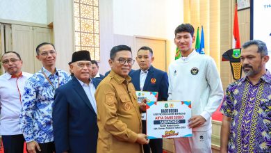 Gubernur Banten, Andra Soni memberikan apresiasi kepada para atlet SEA Games dan Pomnas. Foto Biro Adpim Banten