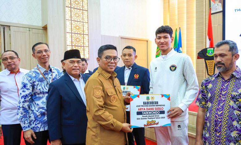 Gubernur Banten, Andra Soni memberikan apresiasi kepada para atlet SEA Games dan Pomnas. Foto Biro Adpim Banten