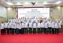 Gubernur Banten, Andra Soni bersama tim monitoring KPK. Foto Biro Adpim Banten