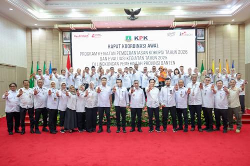 Gubernur Banten, Andra Soni bersama tim monitoring KPK. Foto Biro Adpim Banten