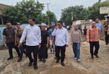 Gubernur Banten, Andra Soni bersama Arlan Marzan, Kepala DPUPR Provinsi Banten. Foto Biro Adpim Banten