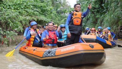 Gubernur Banten, Andra Soni mengikuti Arung Kali Cibanten. Foto: Biro Adpim Banten