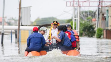 Gubernur Banten, Andra Soni meninjau lokasi banjir. Foto Biro Adpim Pemprov Banten