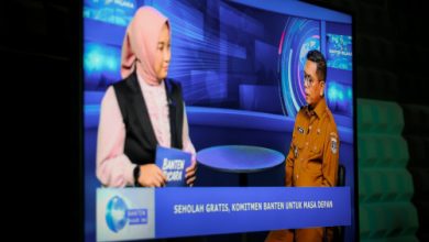 Gubernur Banten, Andra Soni dalam talkshow di TVRI Banten. Foto: Biro Adpim Banten