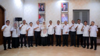 Gubernur Banten, Andra Soni bersama Kepala BPSDM Banten, EA Deni Hermawan dan jajarannya. foto Biro Adpim Banten