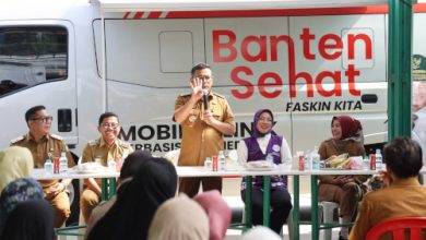 Gubernur Banten, Andra Soni dalam program cek kesehatan gratis atau CKG. foto Biro Adpim Banten