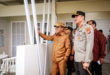 Gubernur Banten, Andra Soni bersama Kapolda Banten, Irjen Pol Suyudi Ario Seto. Foto Biro Adpim Banten