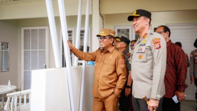 Gubernur Banten, Andra Soni bersama Kapolda Banten, Irjen Pol Suyudi Ario Seto. Foto Biro Adpim Banten
