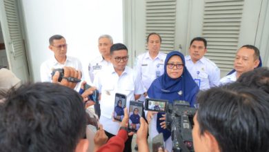 Gubernur Banten, Andra Soni sedang memberikan keterangan. Foto Biro Adpim Banten