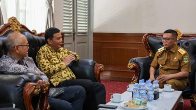 Gubernur Banten, Andra Soni menerima BPK RI Perwakilan Banten. Foto: Biro Adpim Banten