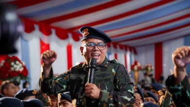 Gubernur Banten, Andra Soni dalam HUT Brimob. Foto Biro Adpim Banten