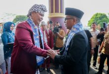 Gubernur Banten, Andra Soni bersama Wali Kota Serang, Budi Rustandi dalam HUT Kota Serang. Foto Biro Adpim Banten