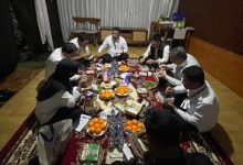 Gubernur Banten, Andra Soni makan bersama dengan bupati dan walikota di Banten yang ikut retret. Foto: Biro Adpim Banten