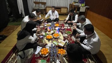 Gubernur Banten, Andra Soni makan bersama dengan bupati dan walikota di Banten yang ikut retret. Foto: Biro Adpim Banten