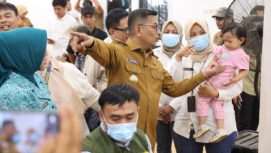 Gubernur Banten, Andra Soni pada pelaksanaan Program Cek Kesehatan Gratis di Tangsel. Foto Biro Adpim Banten