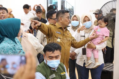 Gubernur Banten, Andra Soni pada pelaksanaan Program Cek Kesehatan Gratis di Tangsel. Foto Biro Adpim Banten