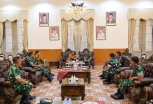 Gubernur Banten, Andra Soni menerima kunjungan Danrem 064/ Maulana Yusuf, Brigjen TNI Edi Saputra. Foto: Biro Adpim Banten