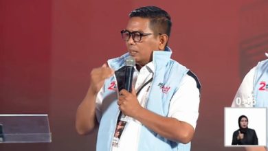 Andra Soni, Cagub Banen Nomor Urut 2 dalam debat pertama. Foto: Yono