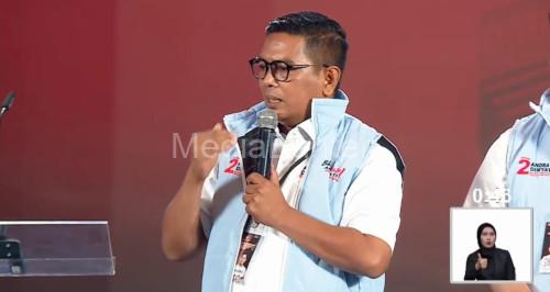 Andra Soni, Cagub Banen Nomor Urut 2 dalam debat pertama. Foto: Yono