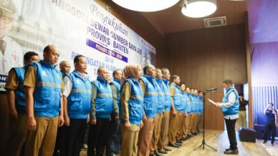 Gubernur Banten, Andra Soni mengukuhkan Dewan SDA Banten. Foto Biro Adpim Banten