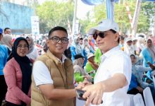 Gubernur Banten, Andra Soni dan Wagub Banten, Achmad Dimyati Nataksumah bersama 1.200 warga Labuan. Foto Biro Adpim Banten