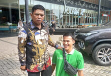 Ketua DPRD Banten, Andra Soni bersama penyandang disabilitas. Foto: Aden Hasanudin