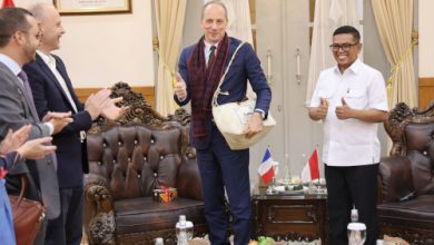 Gubernur Banten, Andra Soni menerika kunungan Dubes Prancis, Febian Penone. Foto Biro Adpi Banten