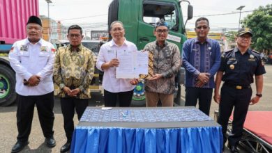 Gubernur Banten, Andra Soni melepas ekspor emping melinjo ke Arab Saudi. Foto: Biro Adpim Banten