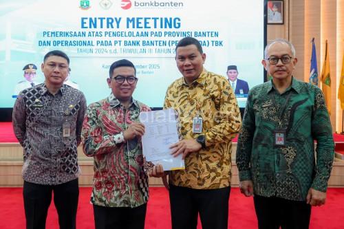 Gubernur Banten, Andra Soni dalam entry meeting dengan BPK Perwakilan Banten. Foto: Biro Adpim Banten