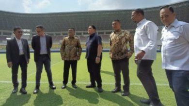 Erick Thohir, Ketua PSSI dan Gubernur Banten meninjau Banten International Stadium. Foto: Antara