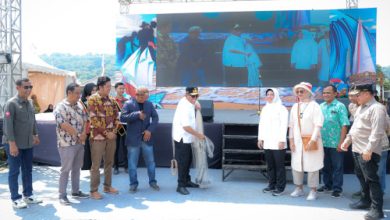 Gubernur Banten,Andra Soni membuka Festival Krang Kabua di Bayah, Kabupaten Lebak. Foto: Biro Adpim Banten