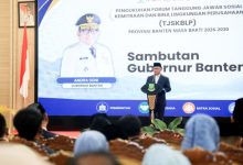 Gubernur Banten, Andra Soni mengukuhkan Forum CSR Banten. Foto Biro Adpim Banten
