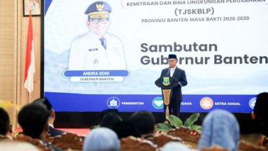 Gubernur Banten, Andra Soni mengukuhkan Forum CSR Banten. Foto Biro Adpim Banten
