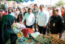 Gubernur Banten, Andra Soni dalam Gerakan Pangan Murah. Foto: Biro Adpim Banten
