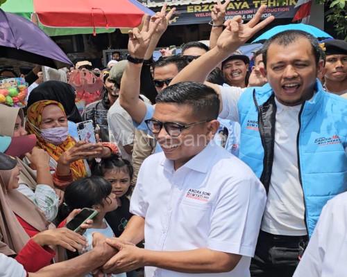 Cagub Banten Nomor urut 2, Andra Soni lakukan gerebek kampung dan kesehatan gratis di Tangerang. Foto: Yono